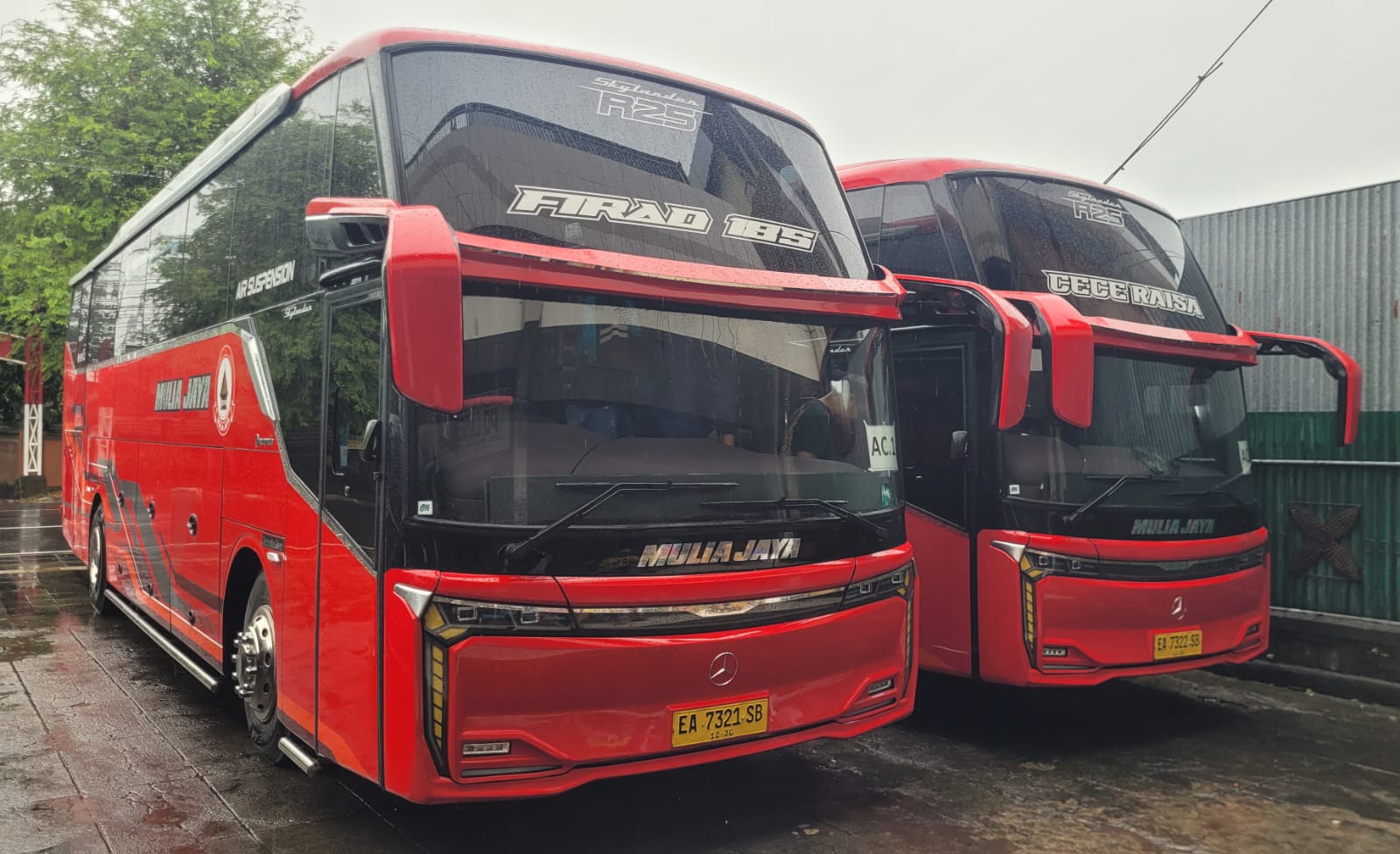 Bus eksterior modern